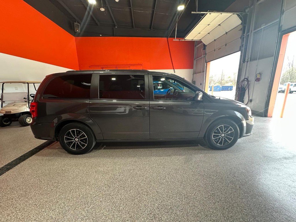Used 2018 Dodge Grand Caravan GT image 2