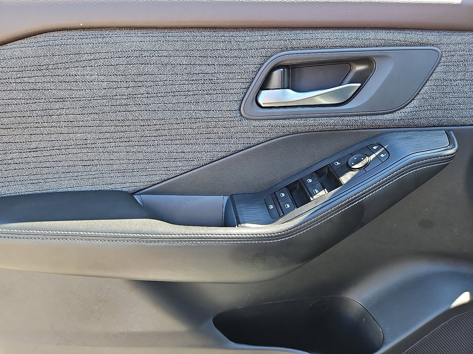 Certified 2023 Nissan Rogue SV image 12