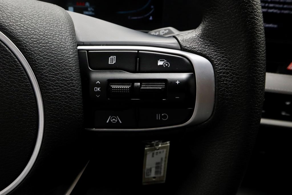 Used 2025 Kia Sportage LX image 29