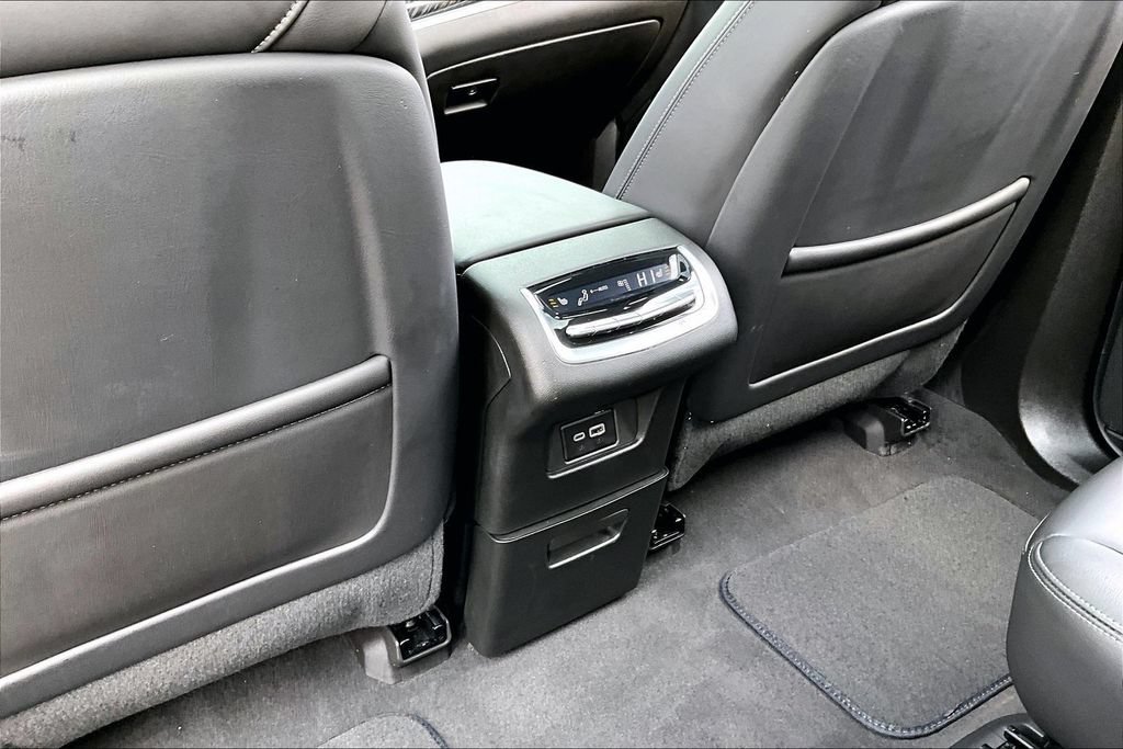 Certified 2025 Cadillac XT6 Premium Luxury AWD/4WD image 25