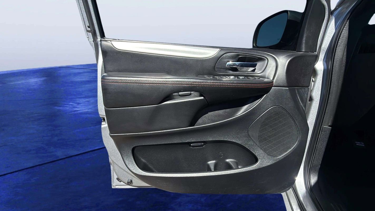 Used 2018 Dodge Grand Caravan GT image 19