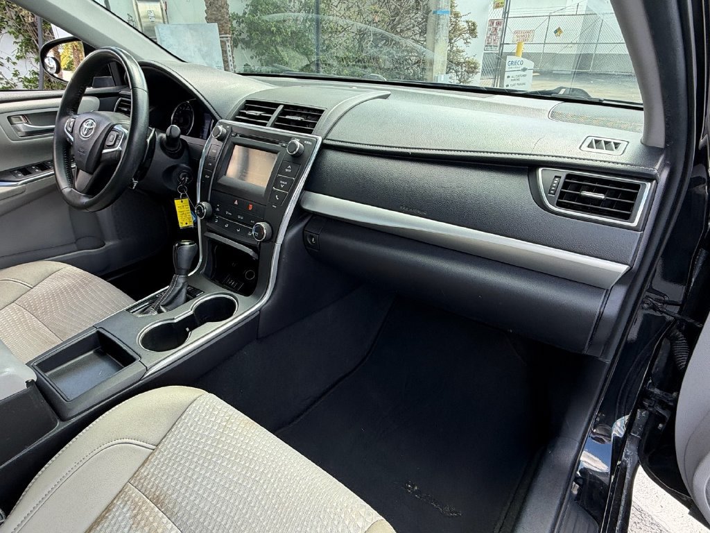 Used 2015 Toyota Camry SE FWD image 17