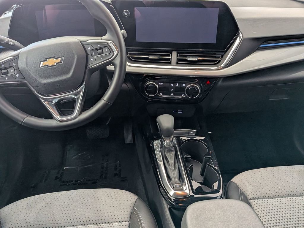 Used 2025 Chevrolet Trax LT w/ LT Convenience Package image 18