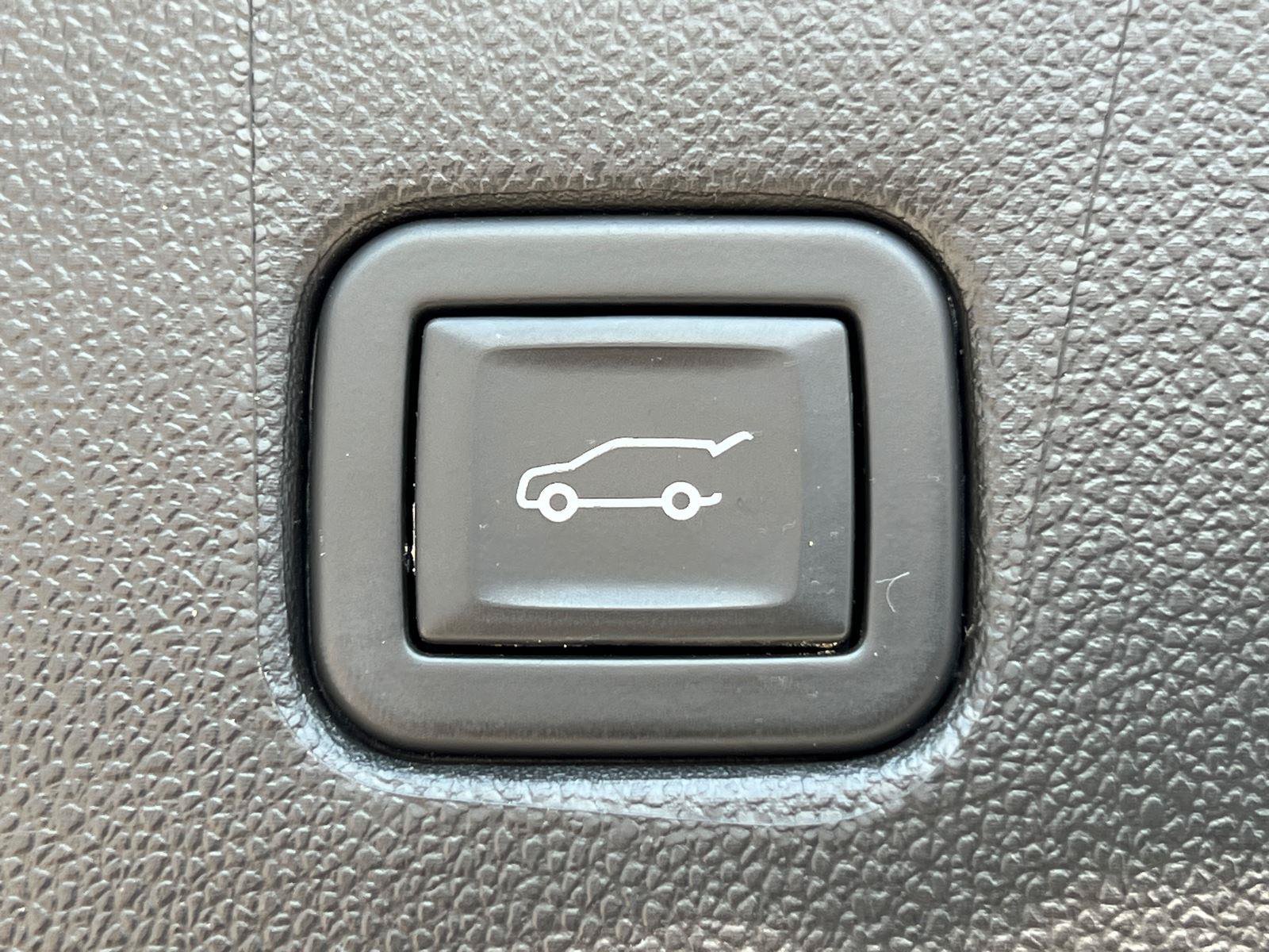 Used 2024 Chevrolet Blazer RS FWD image 19