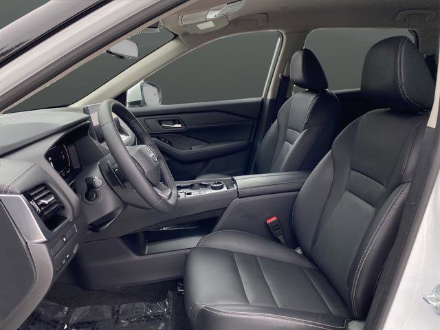 Used 2025 Nissan Rogue SL AWD/4WD image 4