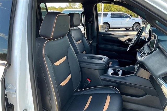 Used 2024 GMC Yukon XL AT4 w/ Technology Package image 30