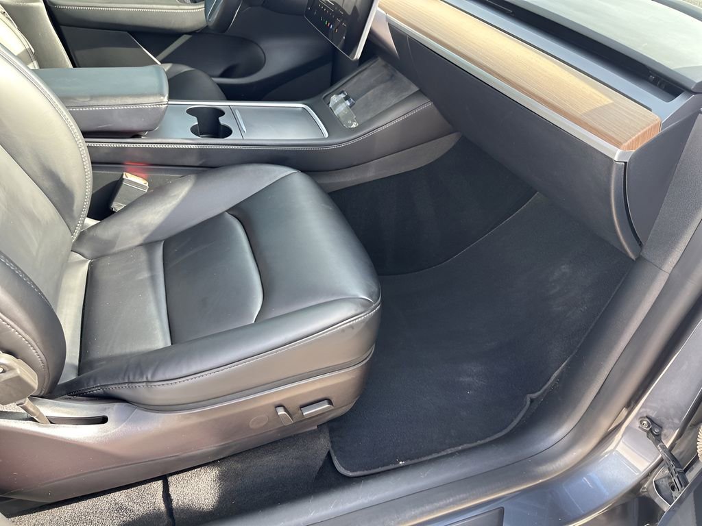 Used 2022 Tesla Model Y Long Range image 12