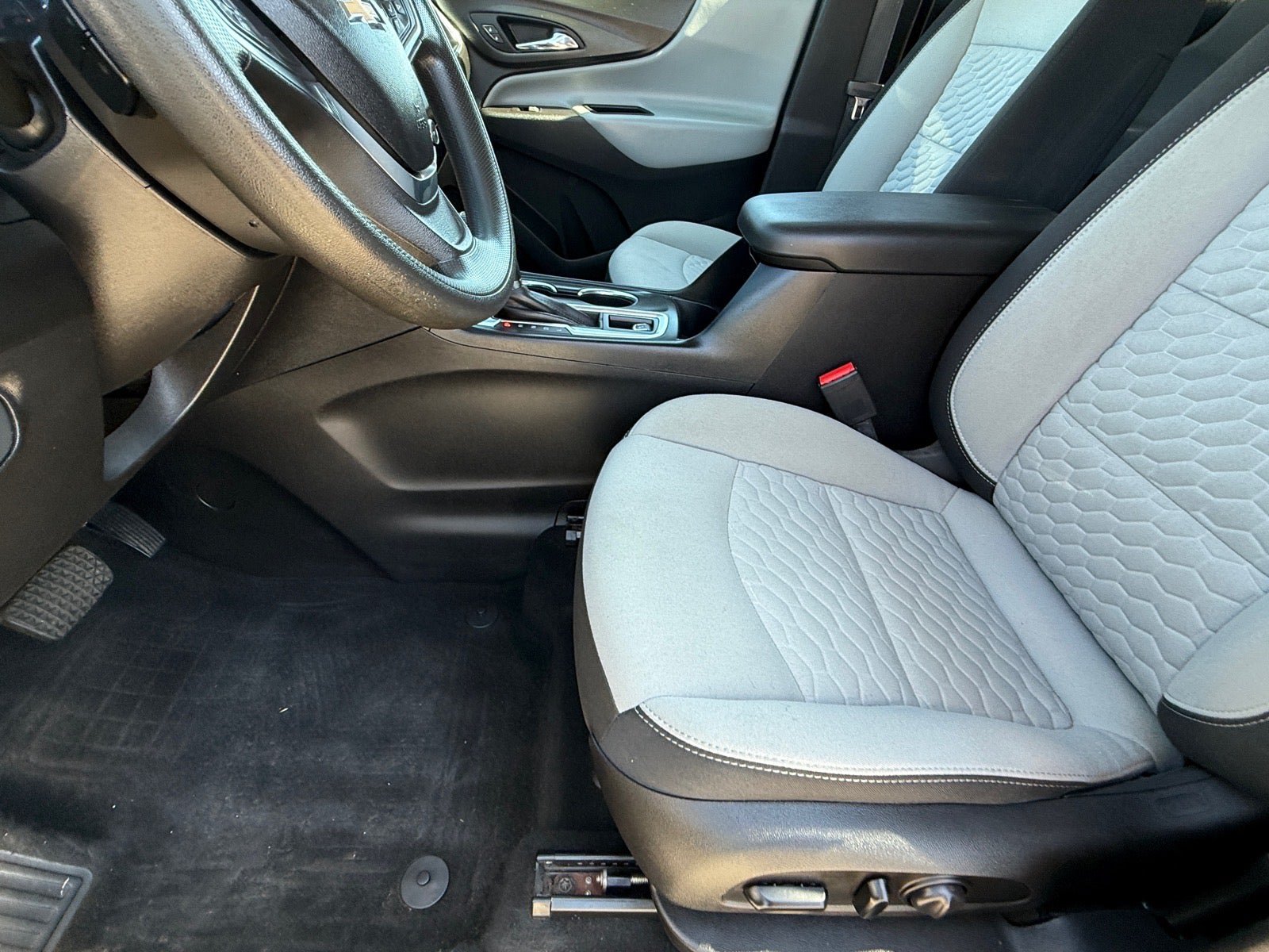 Used 2019 Chevrolet Equinox LS w/ LS Convenience Package FWD image 12