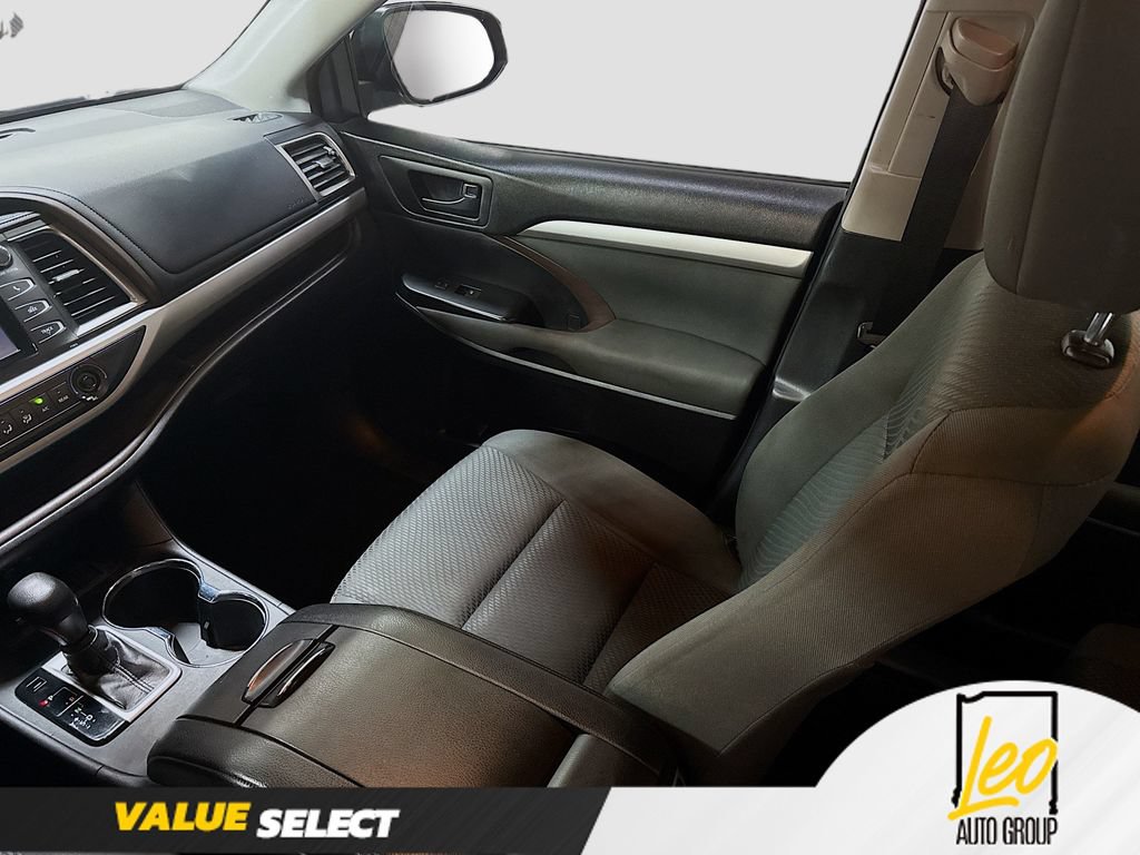 Used 2019 Toyota Highlander LE FWD image 23
