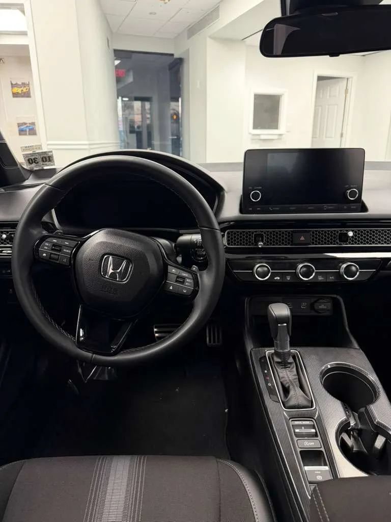 Used 2025 Honda Civic Sport image 11