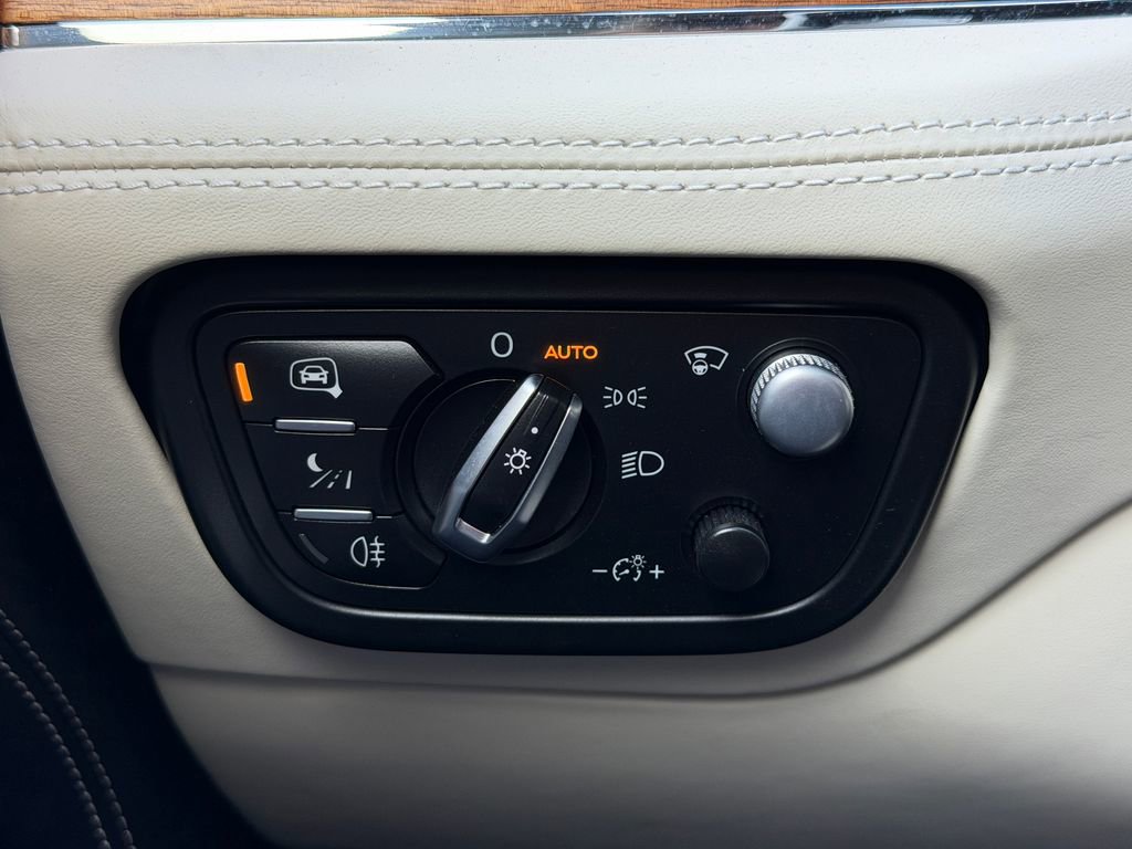 Used 2023 Bentley Bentayga image 19