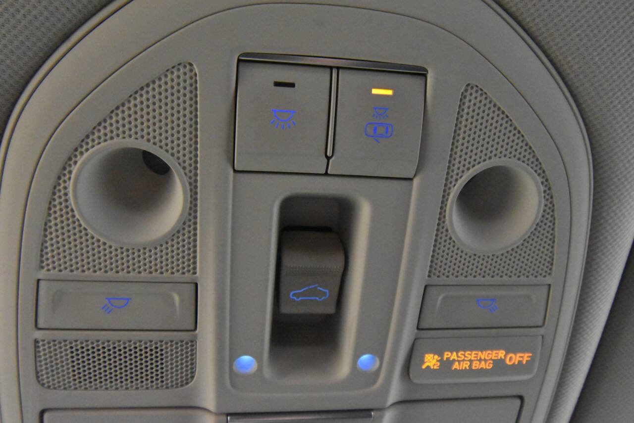 Used 2022 Genesis G70 2.0T w/ Prestige Package image 24