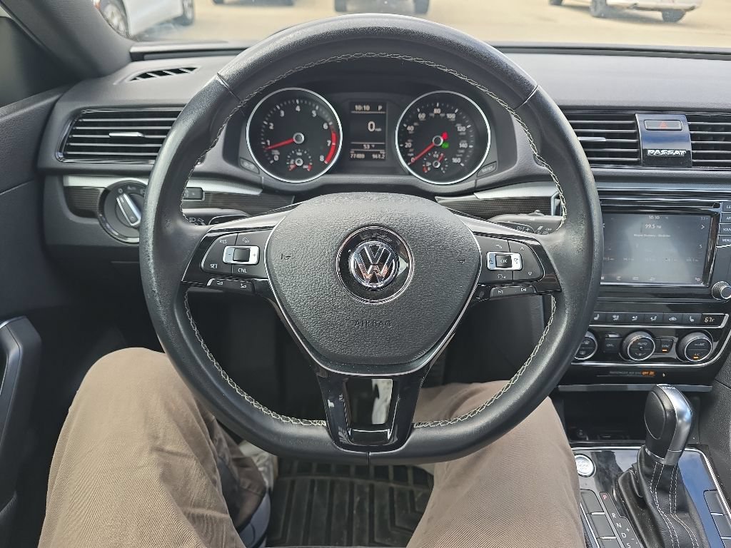 Used 2018 Volkswagen Passat 3.6 FWD image 13