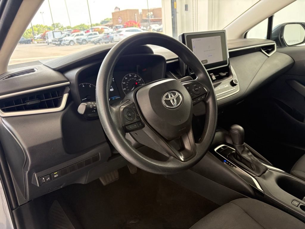 Used 2024 Toyota Corolla LE FWD image 2