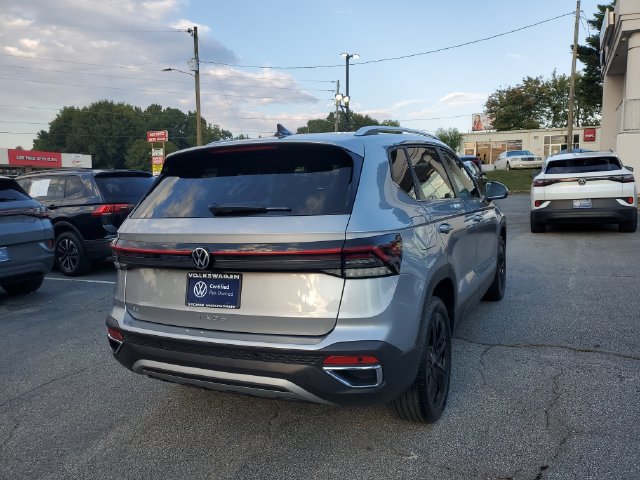 Certified 2025 Volkswagen Taos SE w/ Black Wheel Package FWD image 4