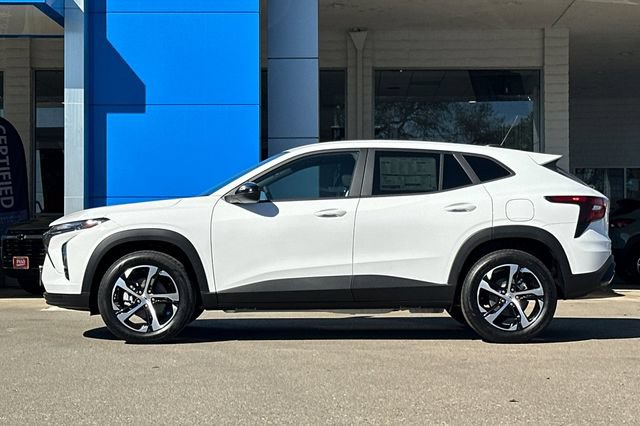 New 2026 Chevrolet Trax RS w/ Sunroof Package FWD image 11