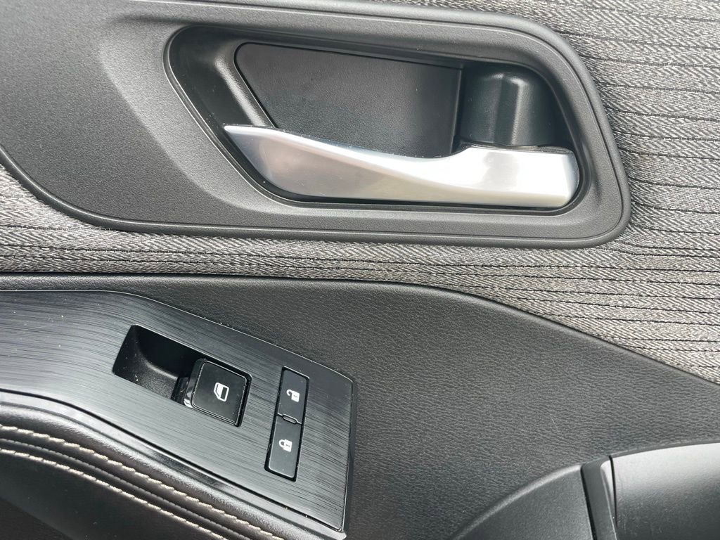 Used 2021 Nissan Rogue SV image 14