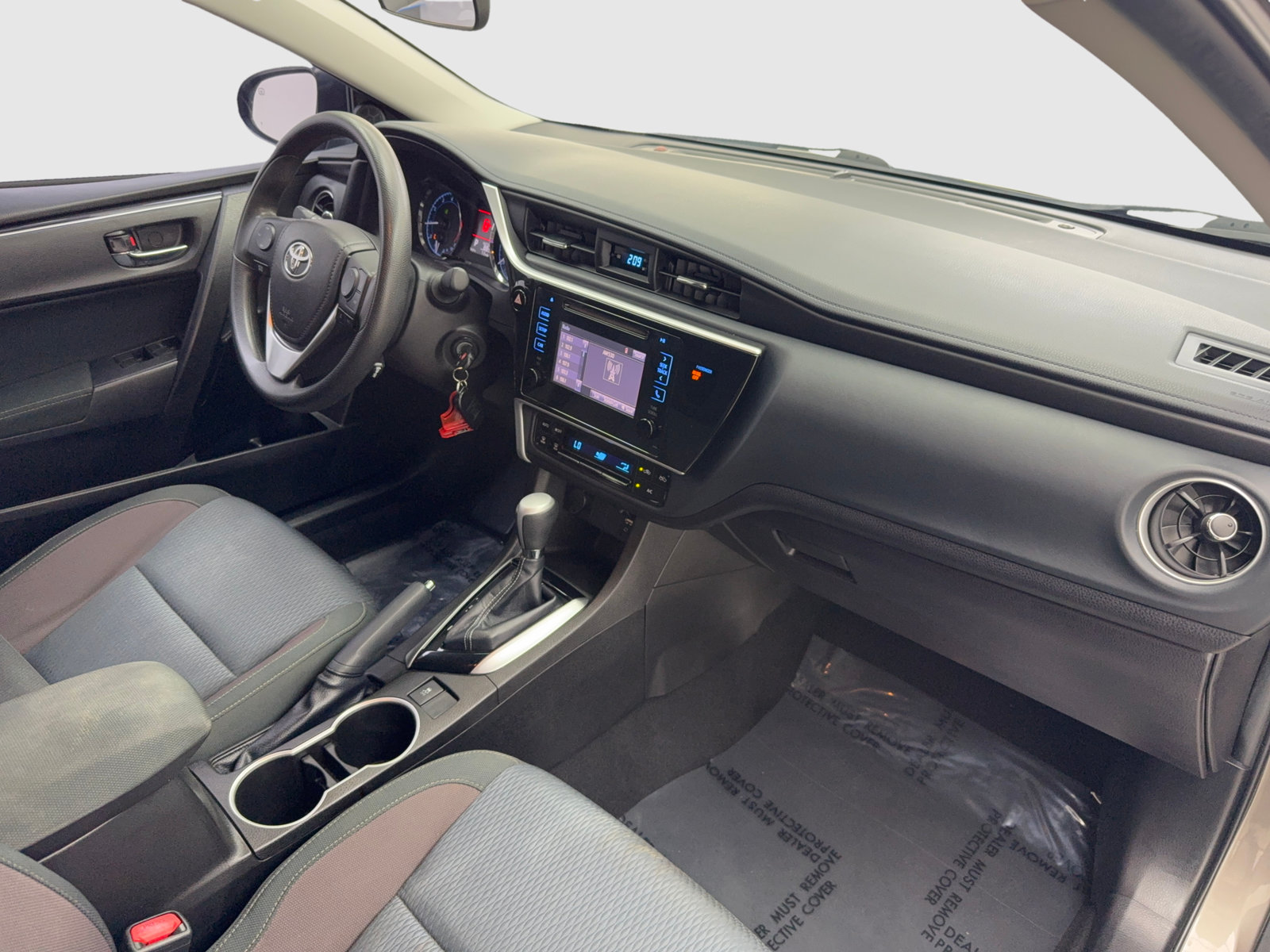 Used 2018 Toyota Corolla LE FWD image 30