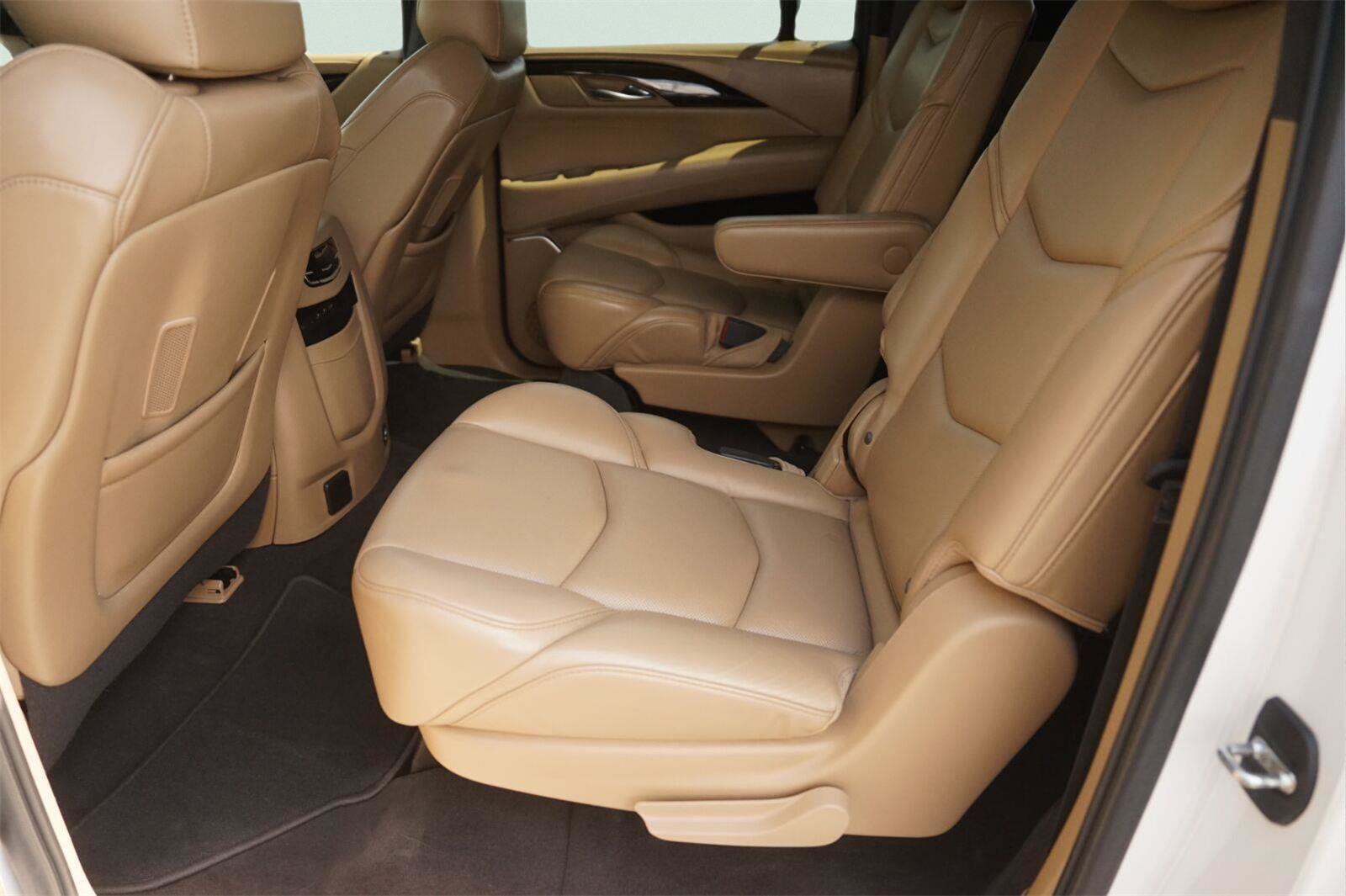 Used 2020 Cadillac Escalade ESV Platinum AWD/4WD image 13