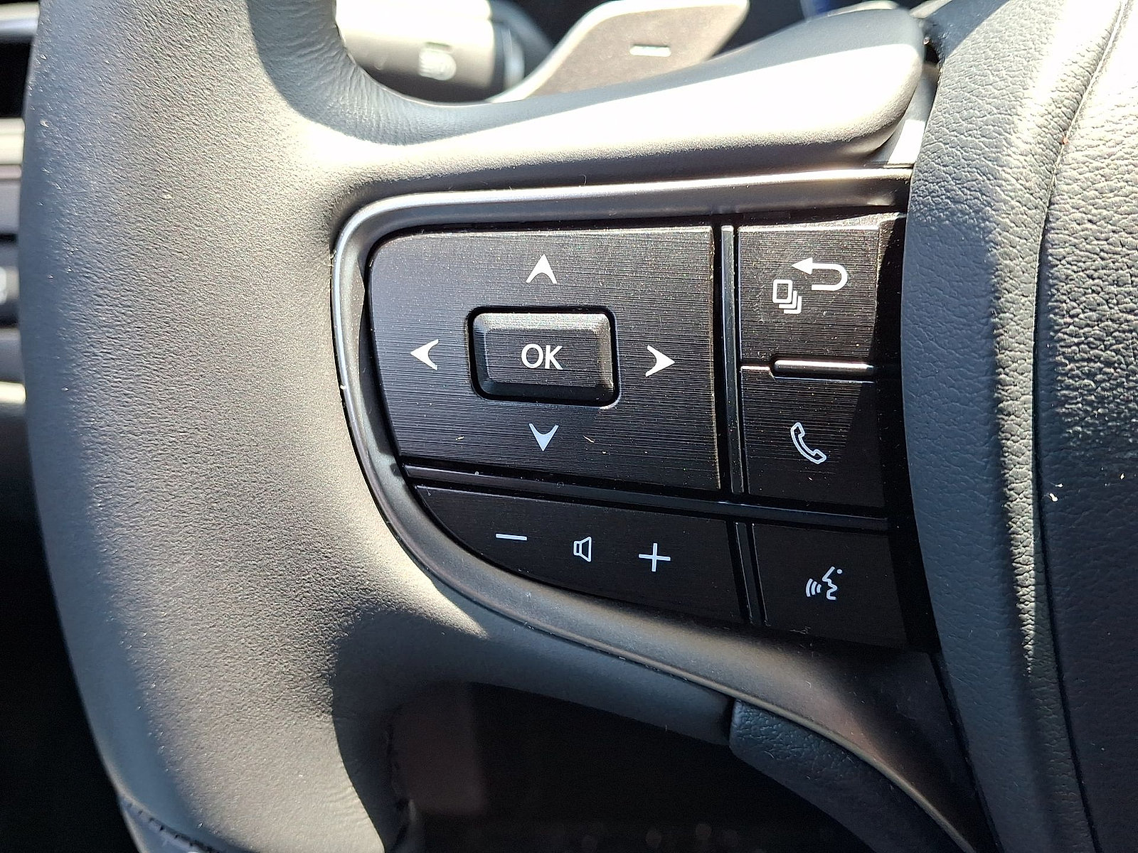 Used 2024 Lexus ES 350 w/ Accessory Package (Z1) FWD image 17