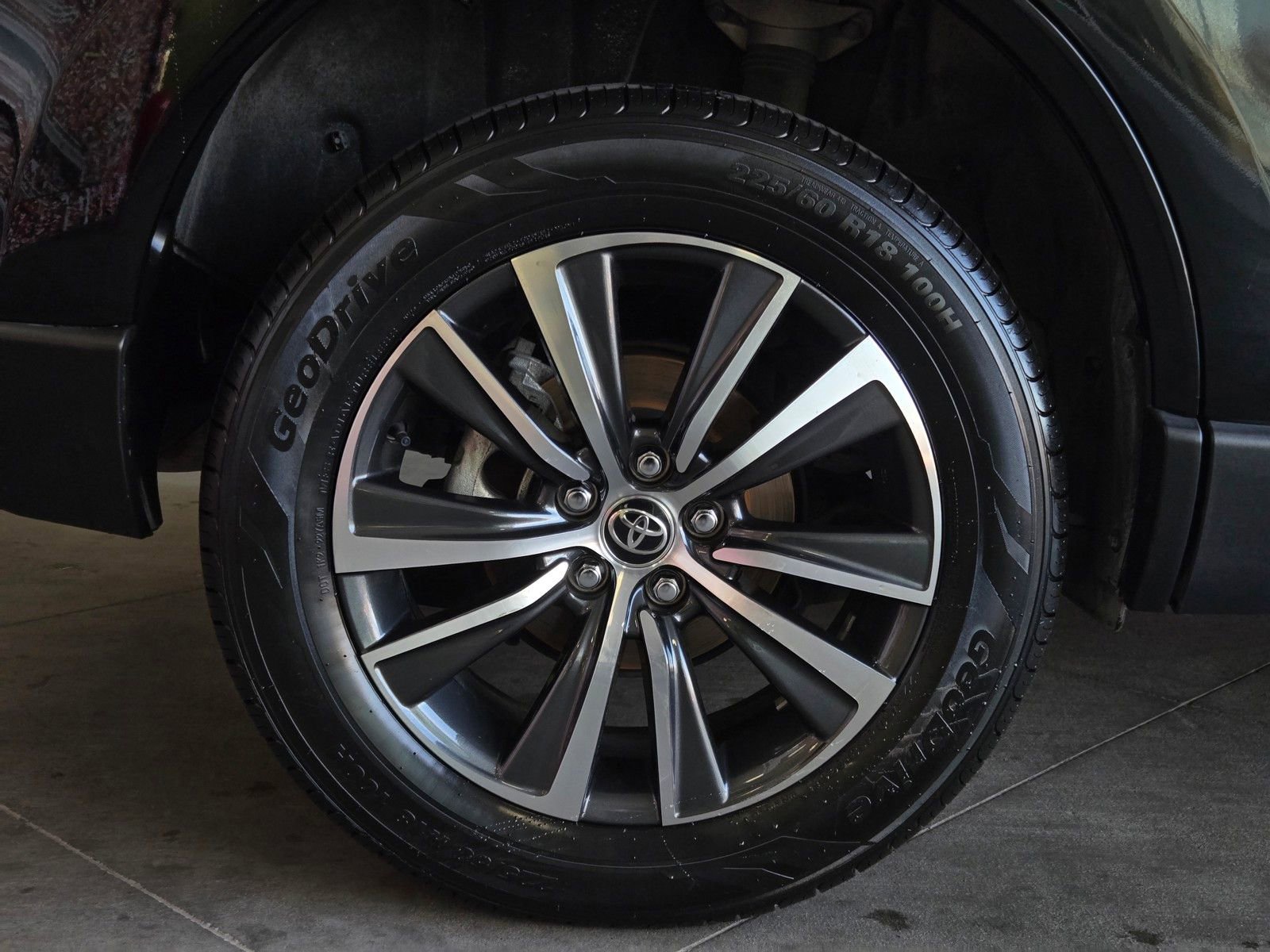 Certified 2023 Toyota Venza LE image 5