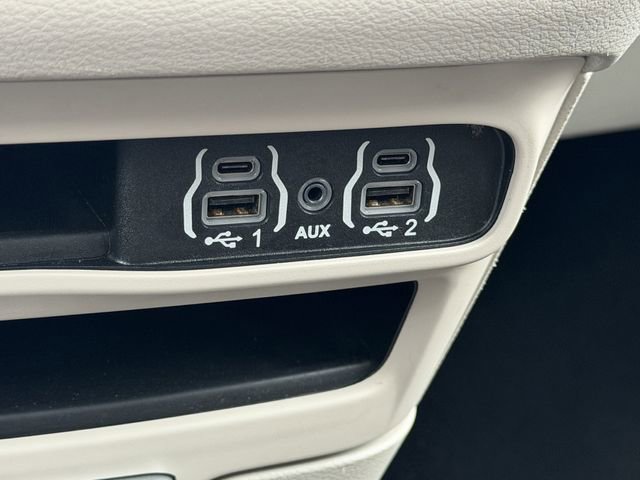 Used 2023 Chrysler Voyager LX image 6