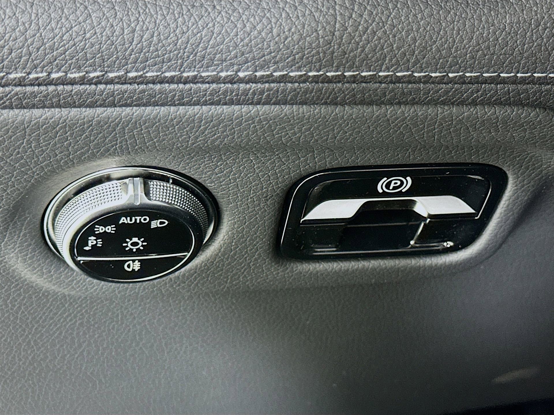 New 2026 Mercedes-Benz EQS 550 4MATIC SUV image 11