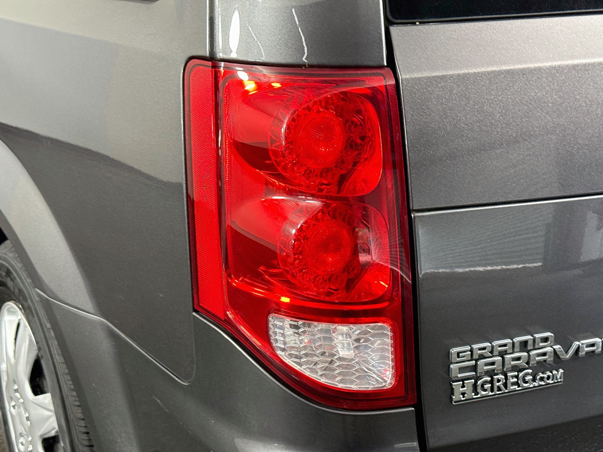 Used 2018 Dodge Grand Caravan SE w/ UConnect Hands-Free Group FWD image 33