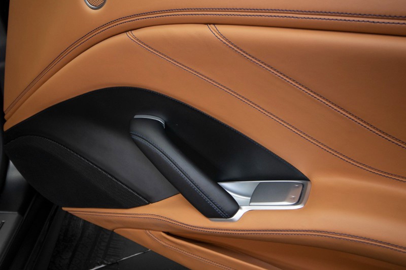 Used 2016 Ferrari California T RWD image 43