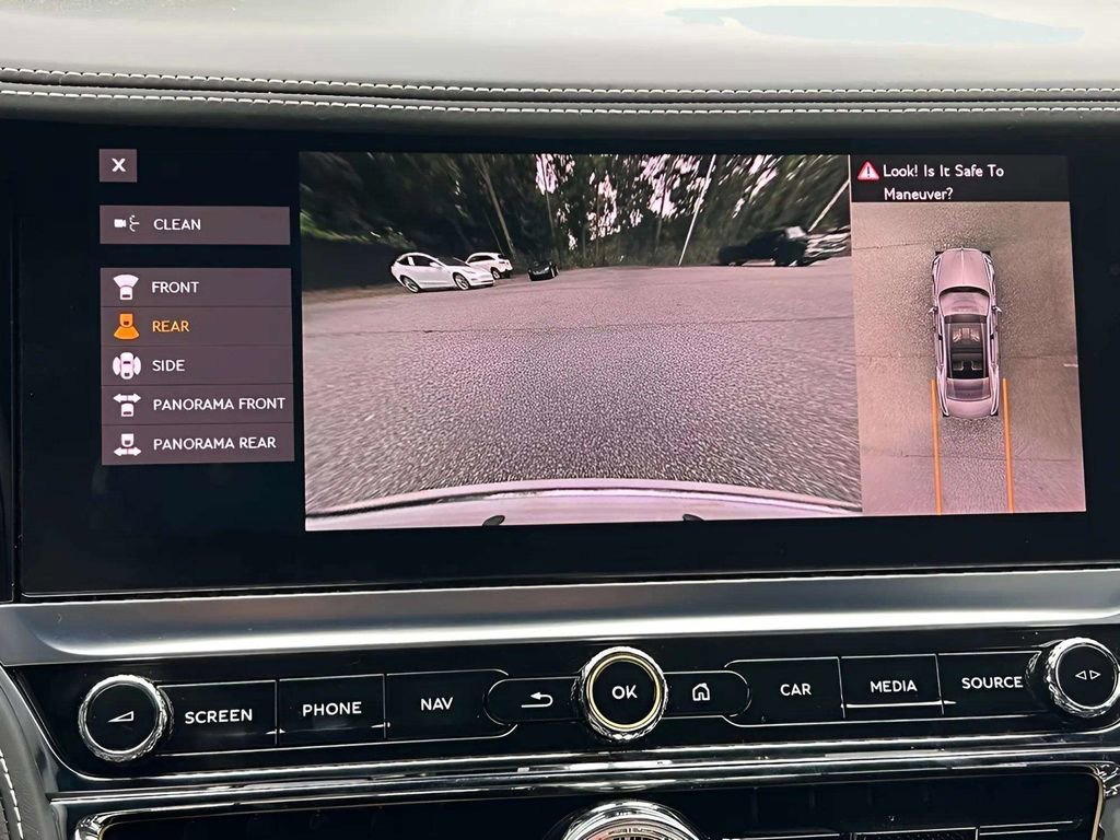 Used 2022 Bentley Flying Spur Plug-In Hybrid image 32