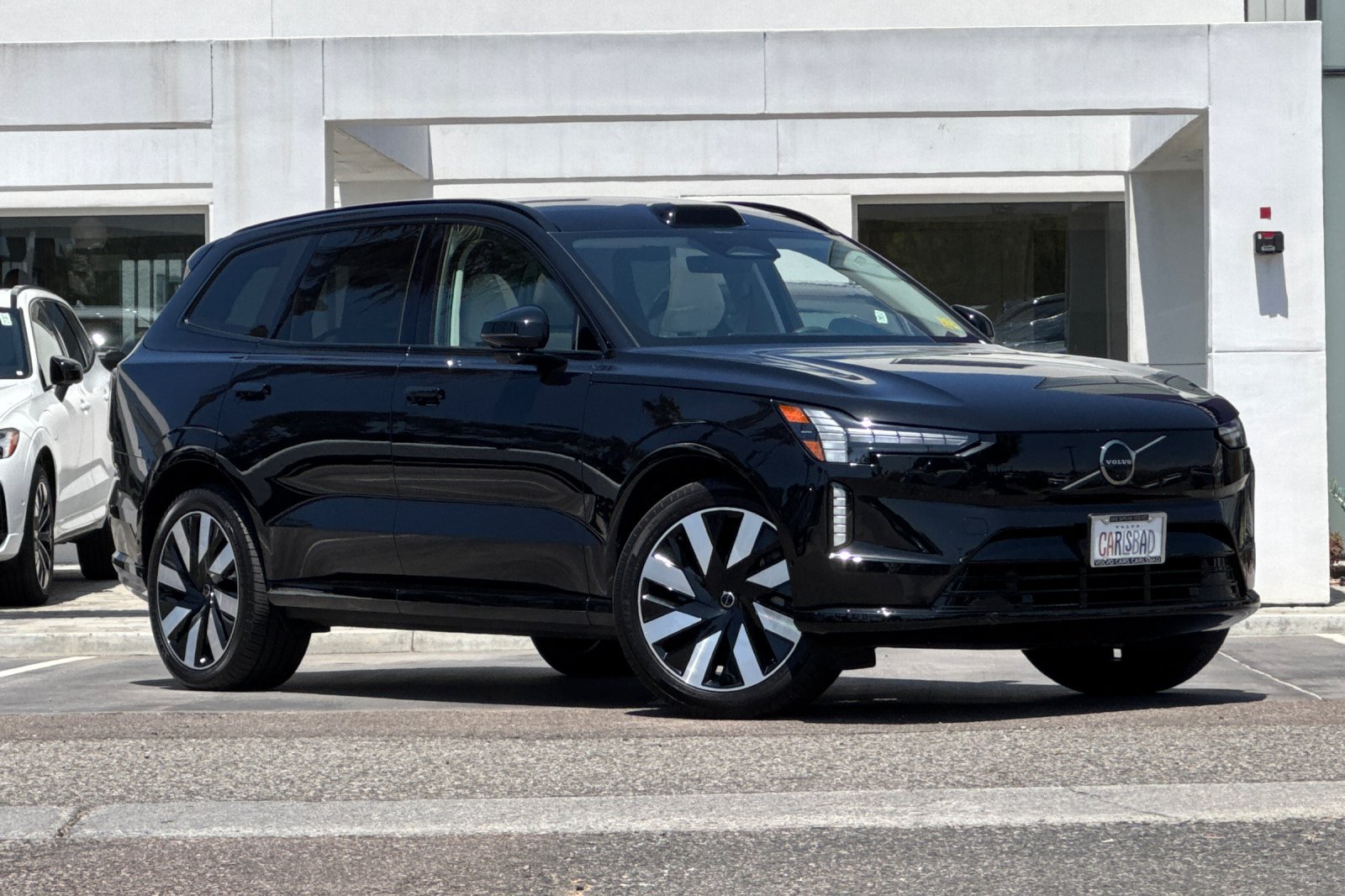 Certified 2025 Volvo EX90 Ultra AWD/4WD image 2