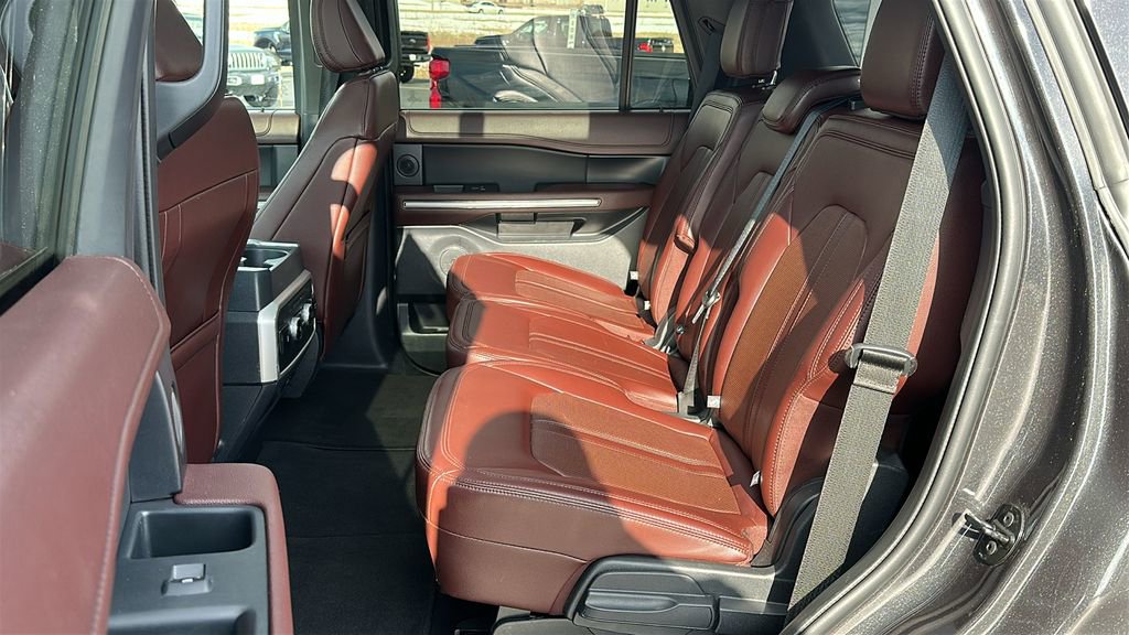Used 2024 Ford Expedition Limited image 28