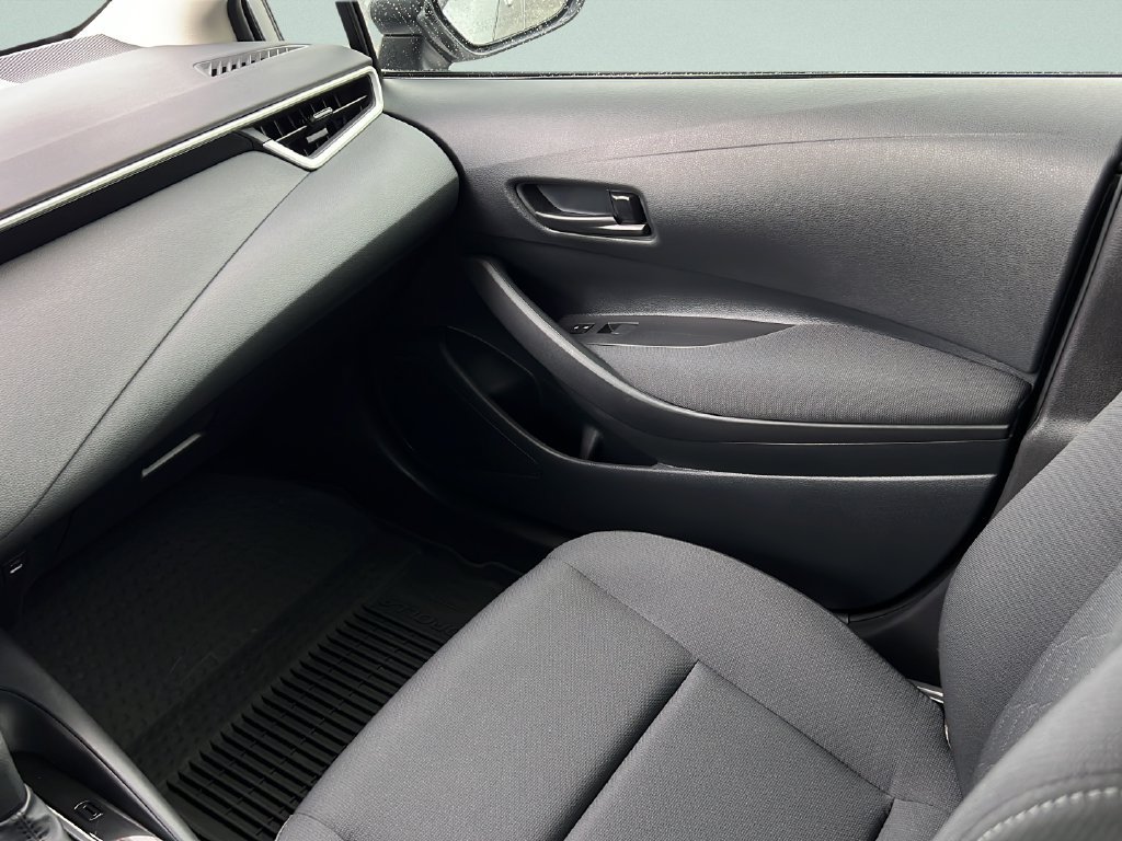 Used 2025 Toyota Corolla LE FWD image 15
