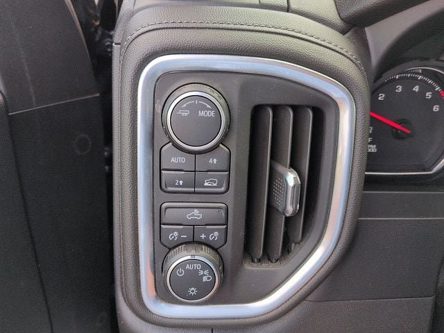 Used 2021 Chevrolet Silverado 1500 LT AWD/4WD image 17