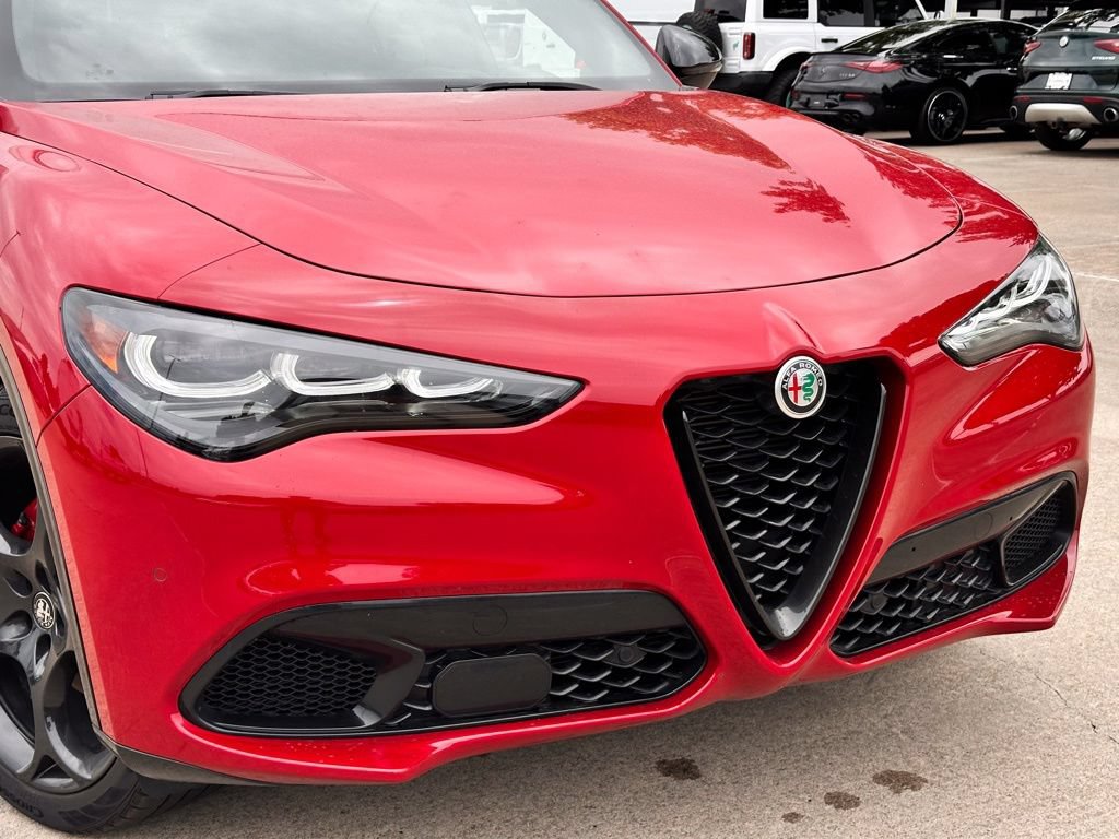Used 2025 Alfa Romeo Stelvio Sprint AWD/4WD image 2
