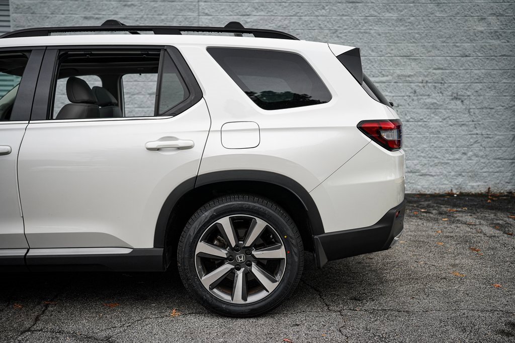 Used 2024 Honda Pilot Touring image 11