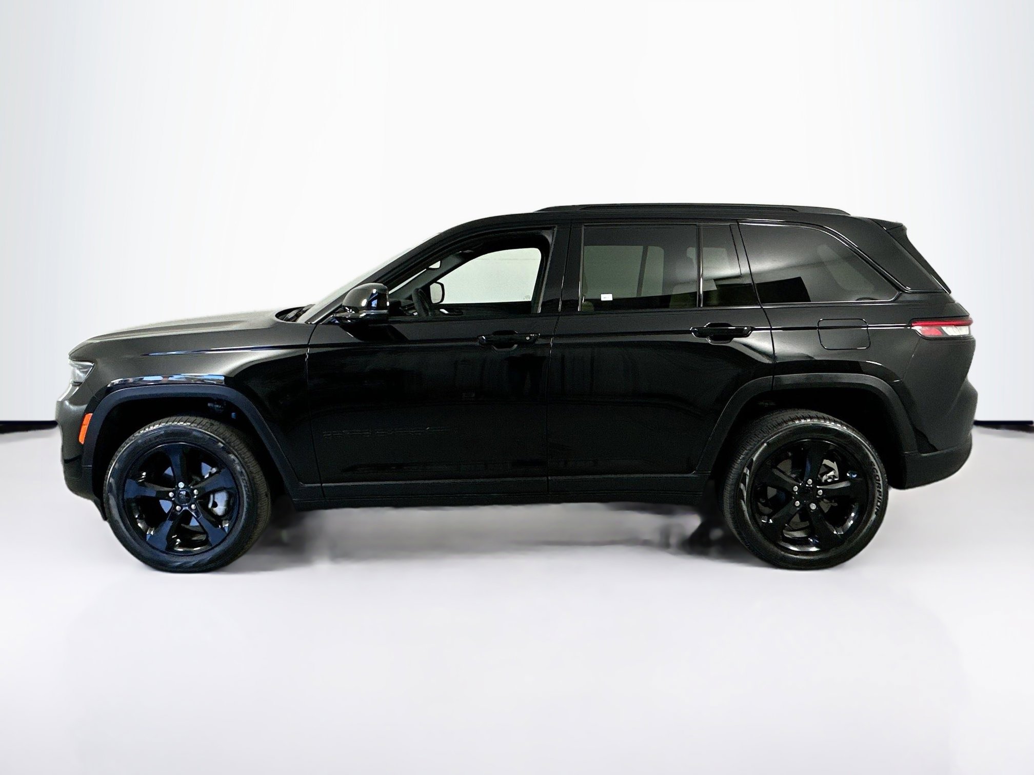 Used 2023 Jeep Grand Cherokee Limited w/ Black Appearance Package image 8