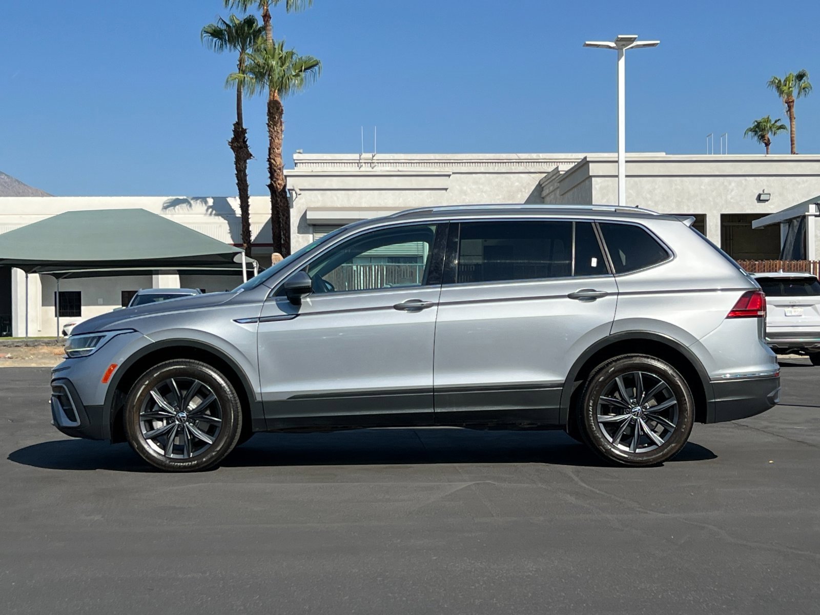 Used 2022 Volkswagen Tiguan SE image 6