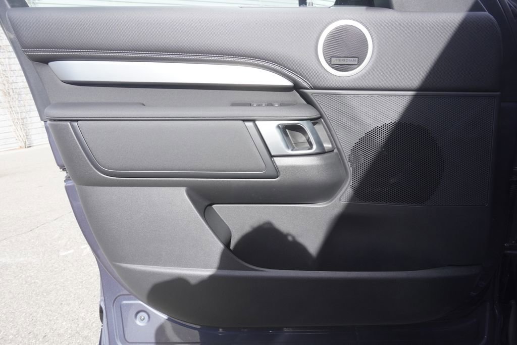 New 2026 Land Rover Discovery Limited Edition image 17