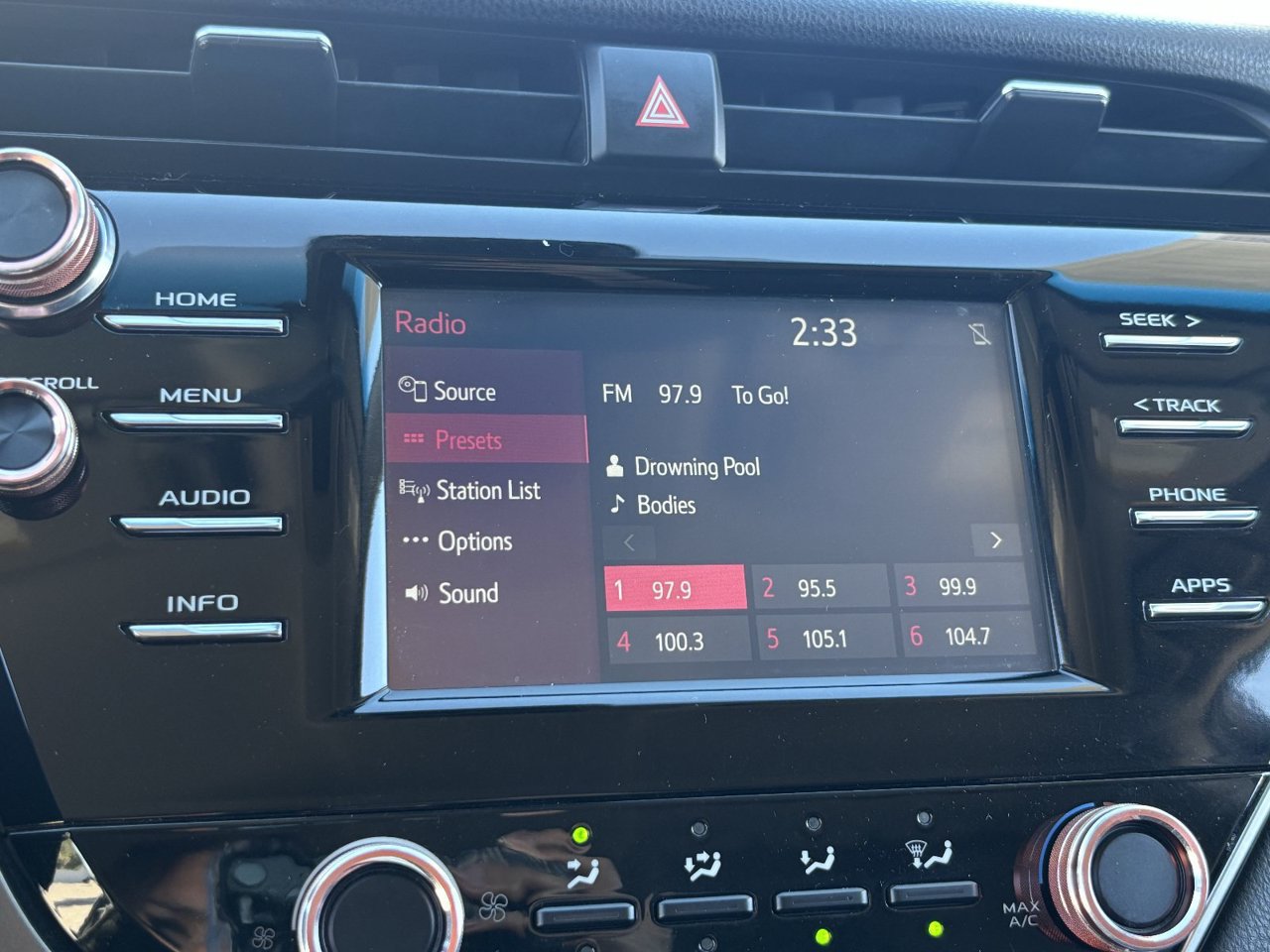 Used 2018 Toyota Camry LE FWD image 20