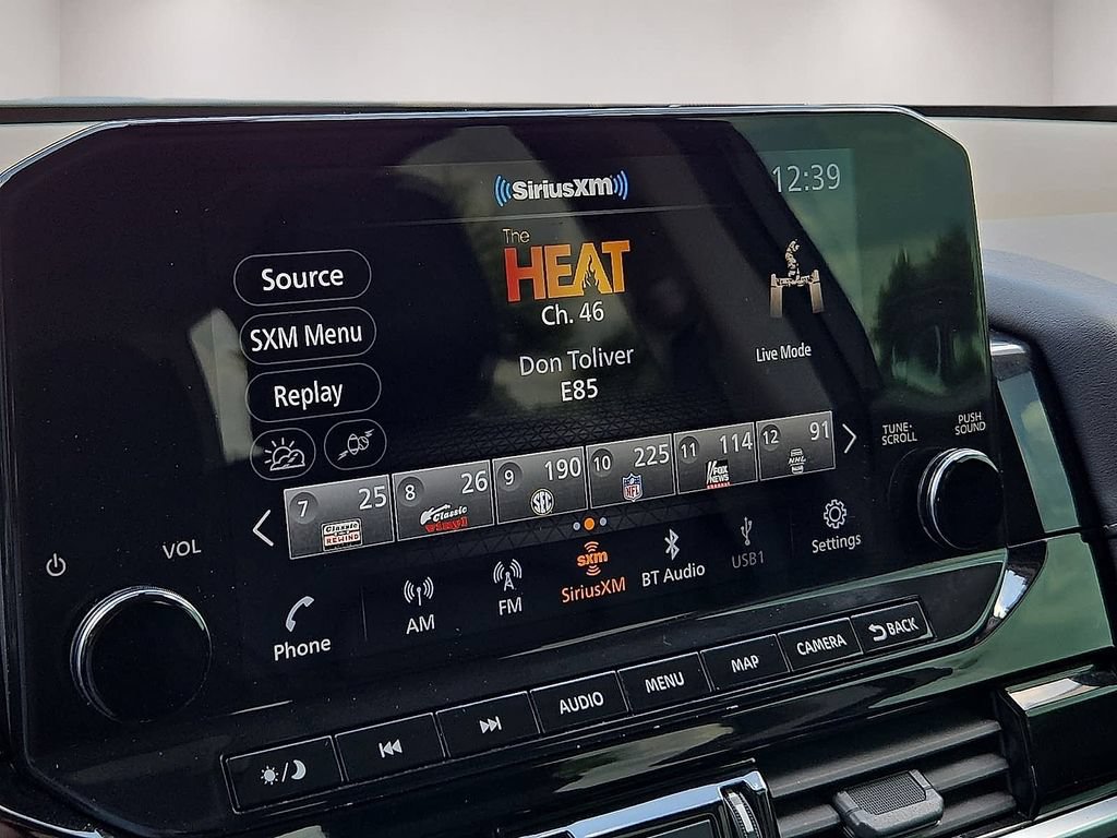 Used 2023 Nissan Pathfinder SL w/ Lighting Package (N92) AWD/4WD image 15