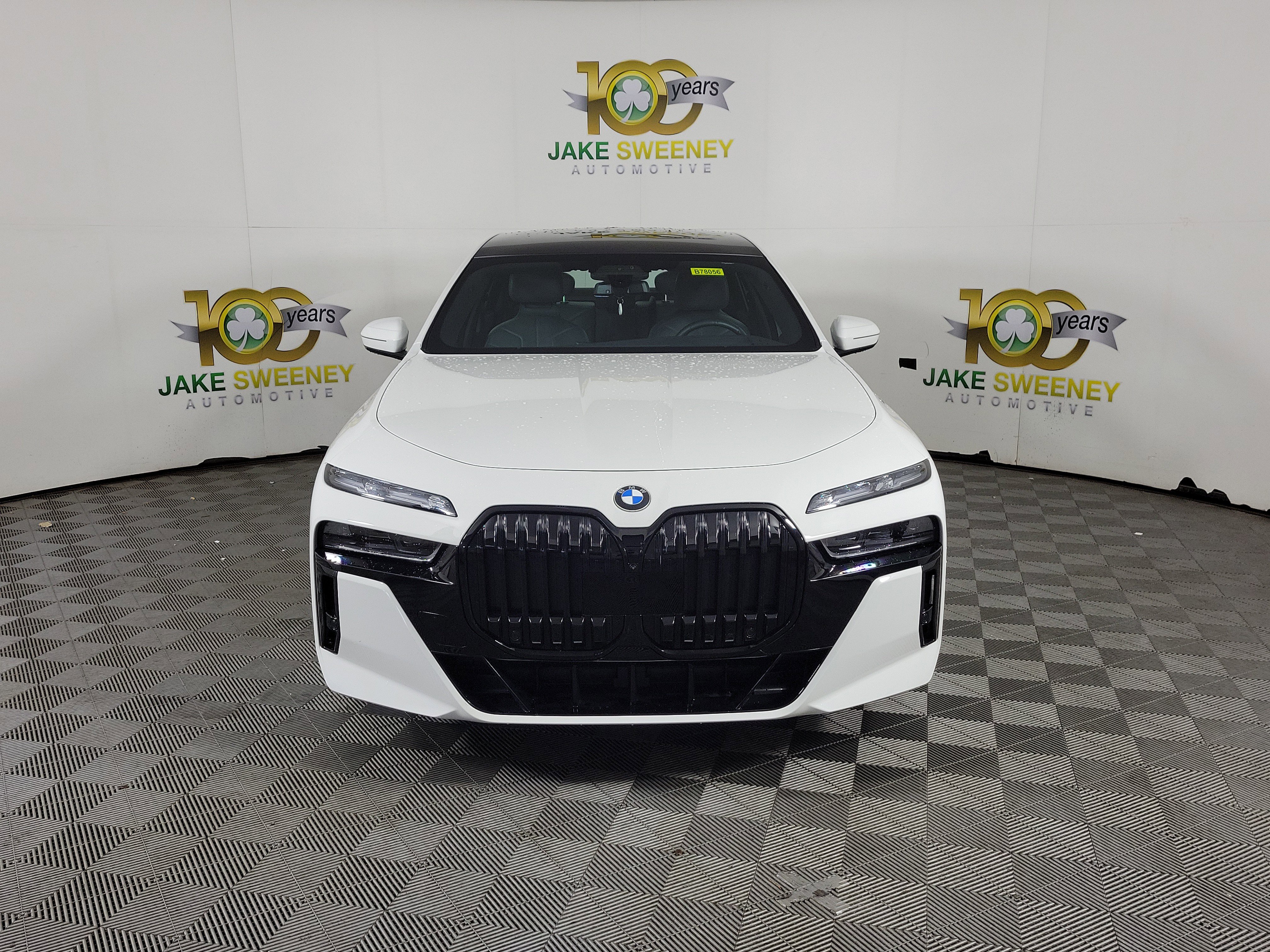 Certified 2023 BMW 760i xDrive w/ Executive Package AWD/4WD image 2