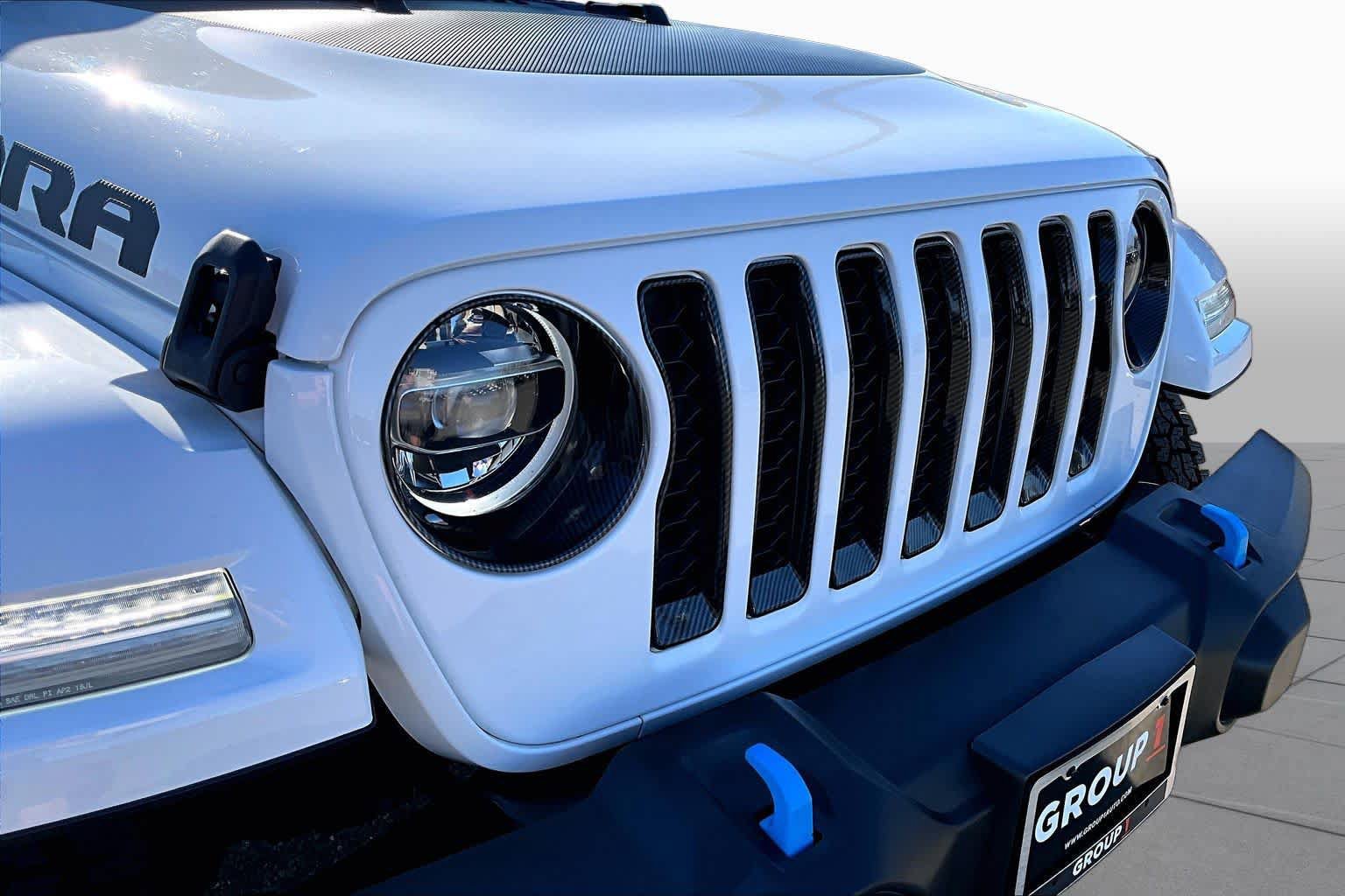 Used 2022 Jeep Wrangler Unlimited Sahara w/ Cold Weather Group AWD/4WD image 29