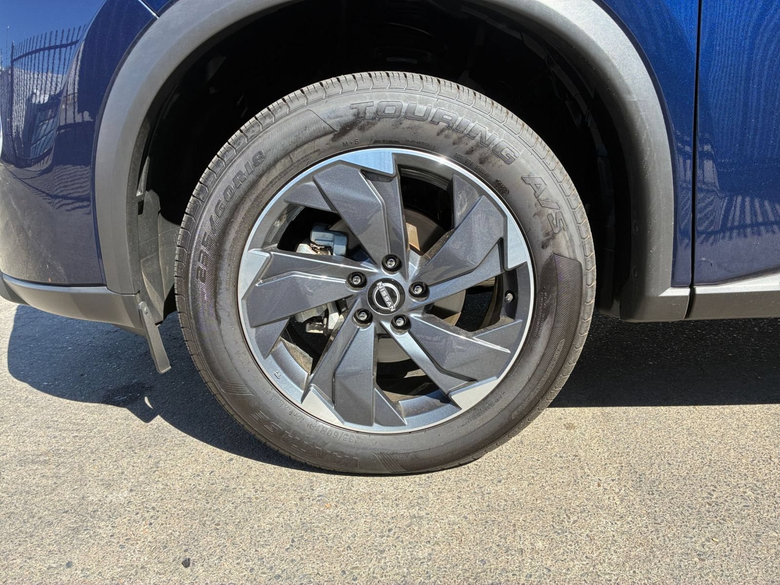 Used 2025 Nissan Rogue SV FWD image 30