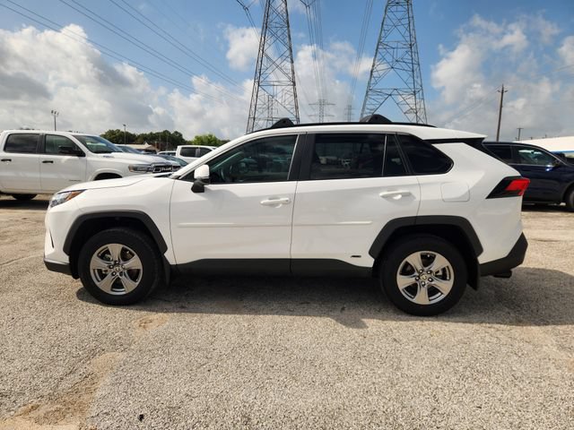 Used 2025 Toyota RAV4 XLE w/ Convenience Package AWD/4WD image 4