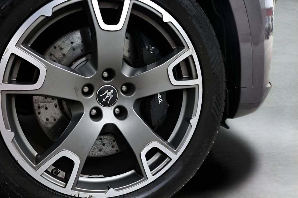 Used 2023 Maserati Levante Modena image 11