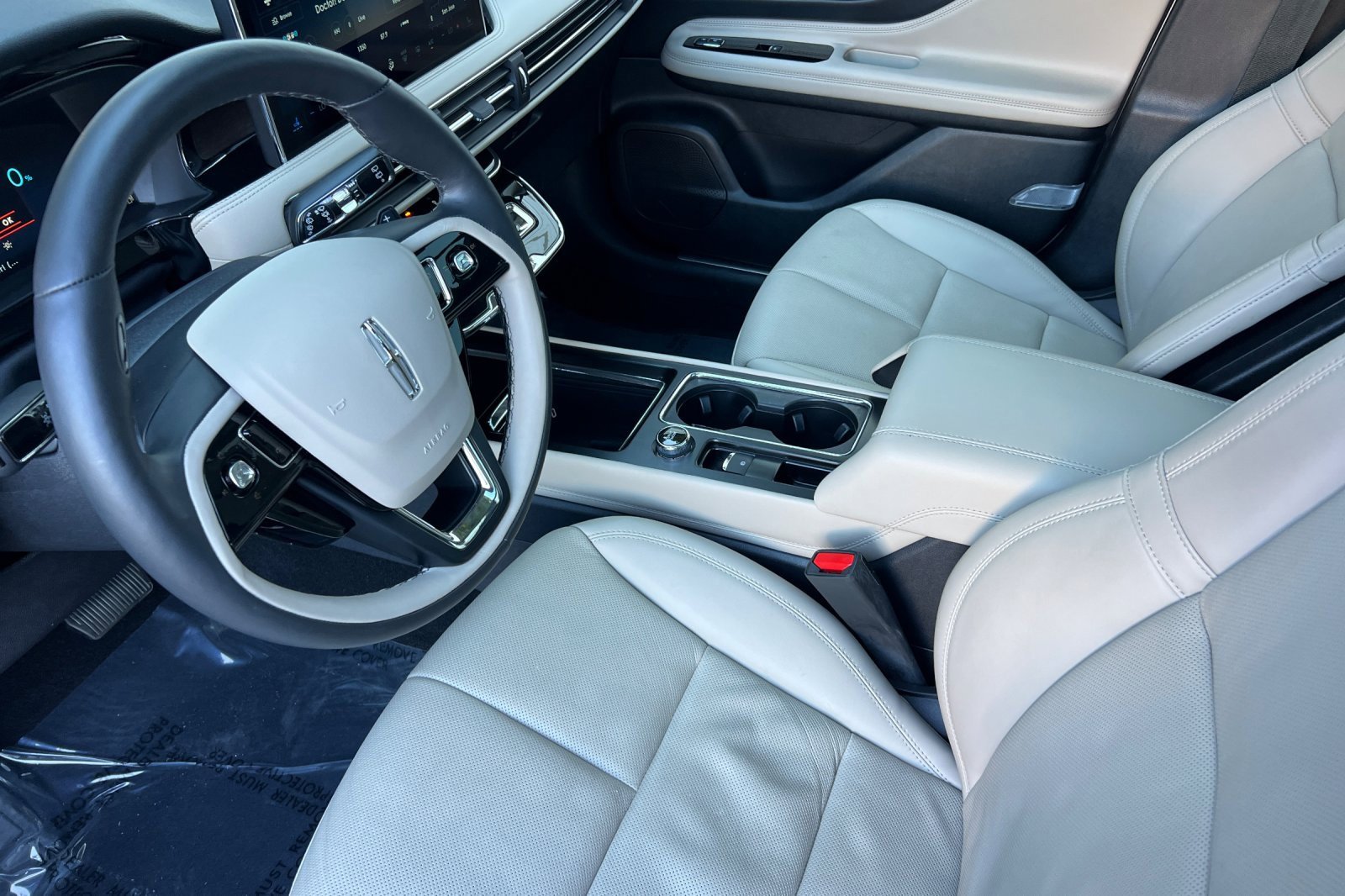 Used 2025 Lincoln Corsair Grand Touring w/ Equipment Group 301A image 10