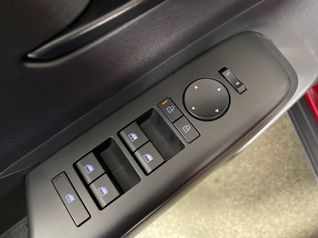Certified 2025 Hyundai Kona SEL FWD image 18