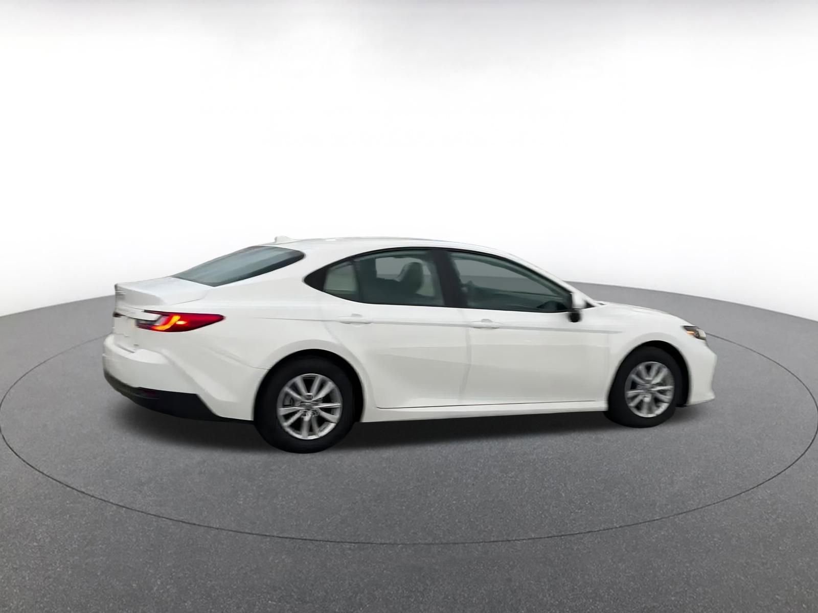 Used 2025 Toyota Camry LE image 16