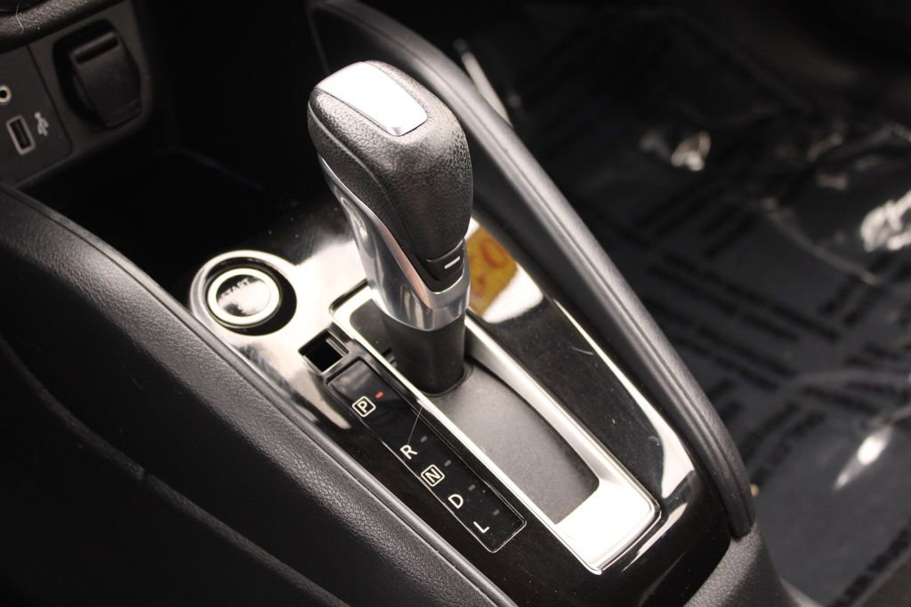 Used 2020 Nissan Versa SR image 38